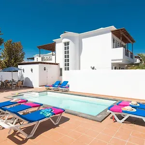 villa-helena-by-villa-plus.puertodelcarmen-hotels.org/